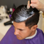 Pielęgnacja męskich włosów krok po kroku – jak wykonać ją prawidłowo?